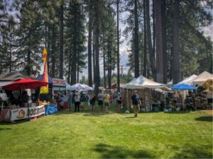 Picture of the Mammoth Lakes Open Air Arts & Crafts Fair.